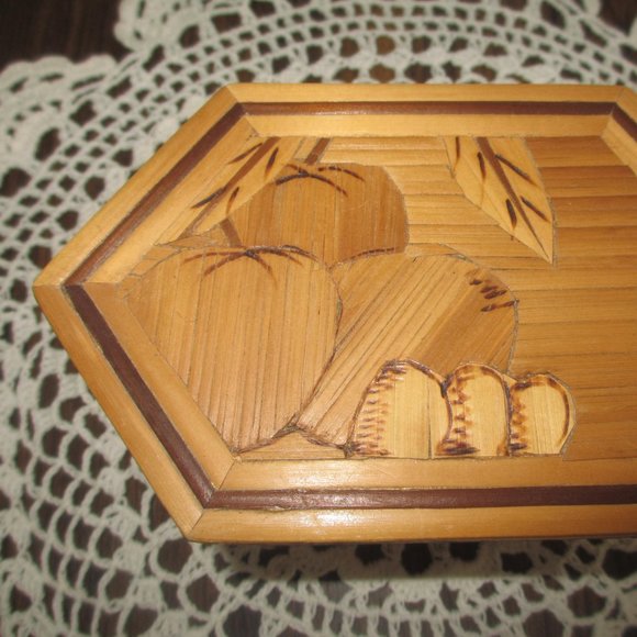 Vintage Wood Box Straw Inlay Box Retro Souvenir Lidded Box Country Cottage Retro - Picture 2 of 12